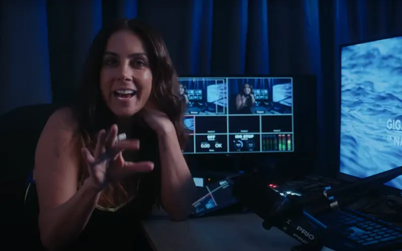Carol Barcellos no estúdio do videocast Gigantes para Gigantes, série com grandes nomes do esporte brasileiro que revela histórias reais, bastidores e superações de atletas que fizeram história no Brasil.