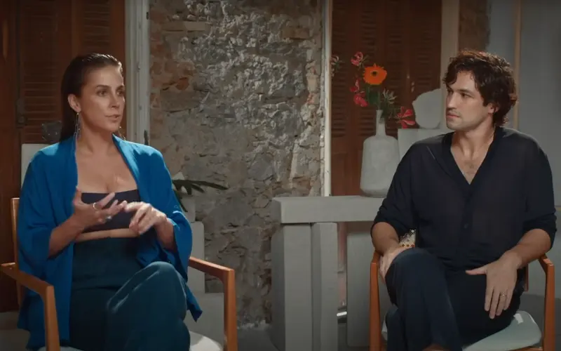 Carol Barcellos entrevista o ator Rômulo Estrela no videocast Muito Além do Esporte, abordando temas como esporte, trajetória e superação.