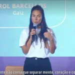 Carol Barcellos palestrando no Flow Summit 2025