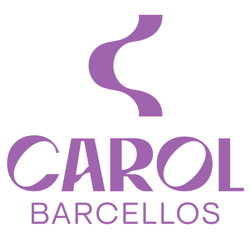Logo Carol Barcellos vertical roxo em PNG