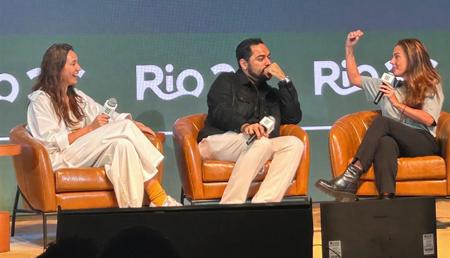 Podcast Muito Além do Esporte ao vivo no evento Rio 2c com Carol Barcellos e Maria Clara Salgado