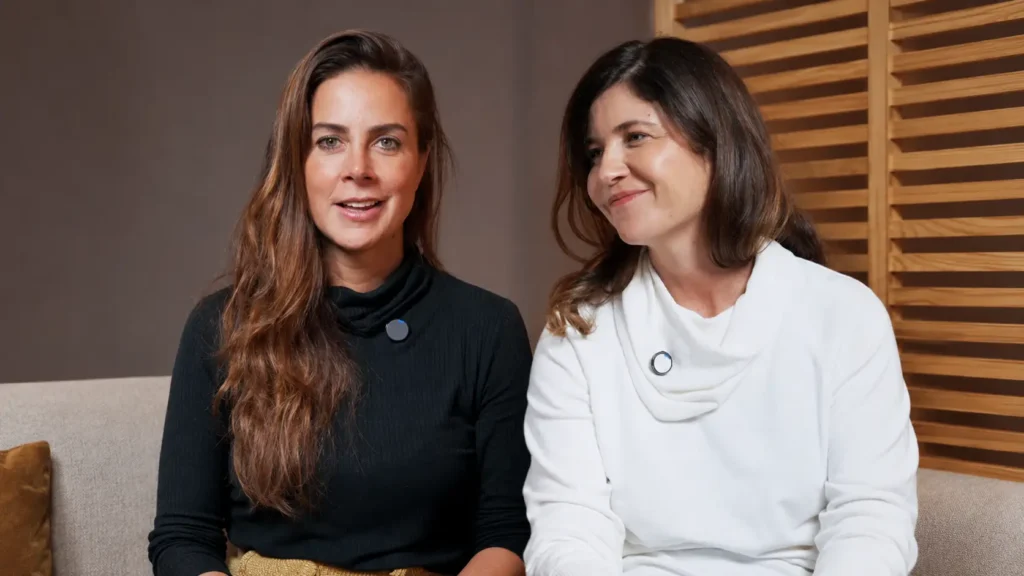 Carol Barcellos e a psicóloga Aline Wolf, apresentadoras de Por Dentro do Jogo